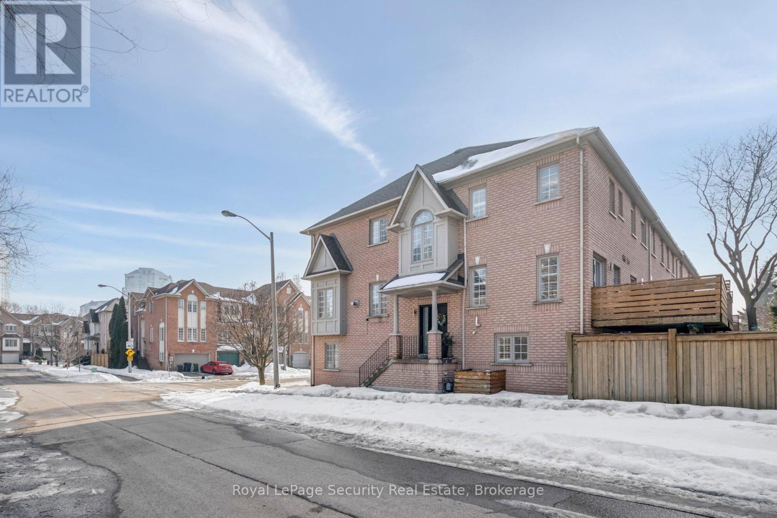 2 Bluewater Court, Toronto, Ontario  M8V 4A8 - Photo 3 - W12801864
