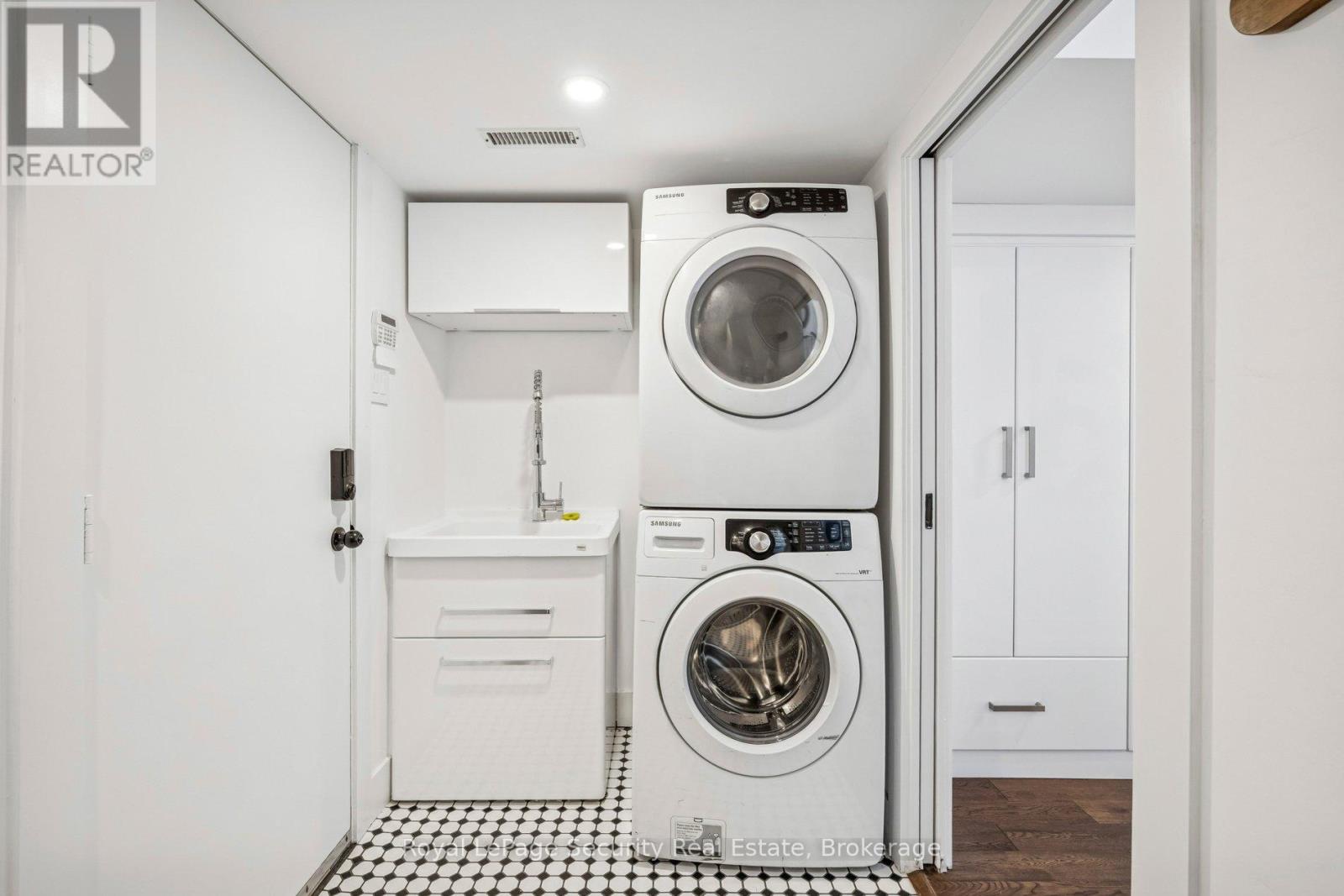 2 Bluewater Court, Toronto, Ontario  M8V 4A8 - Photo 46 - W12801864