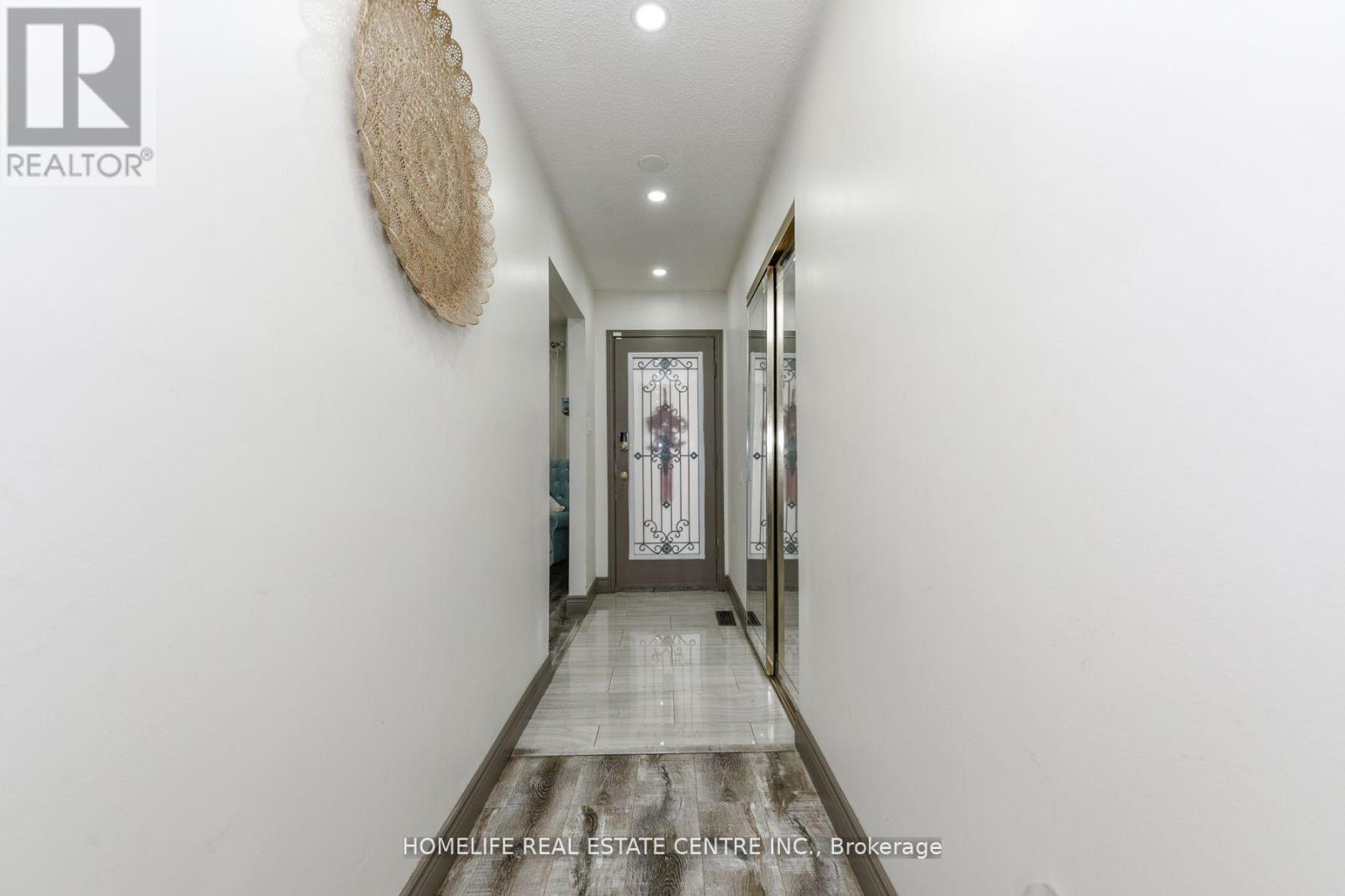 20 Oleander Crescent, Brampton, Ontario  L6Z 2C2 - Photo 5 - W12801874