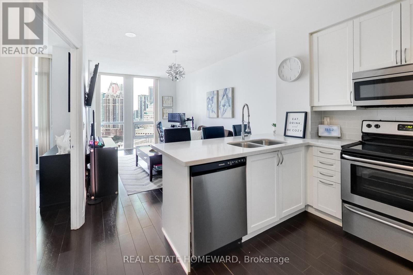 1910 - 3939 Duke Of York Boulevard, Mississauga, Ontario  L5B 4N2 - Photo 10 - W12801926