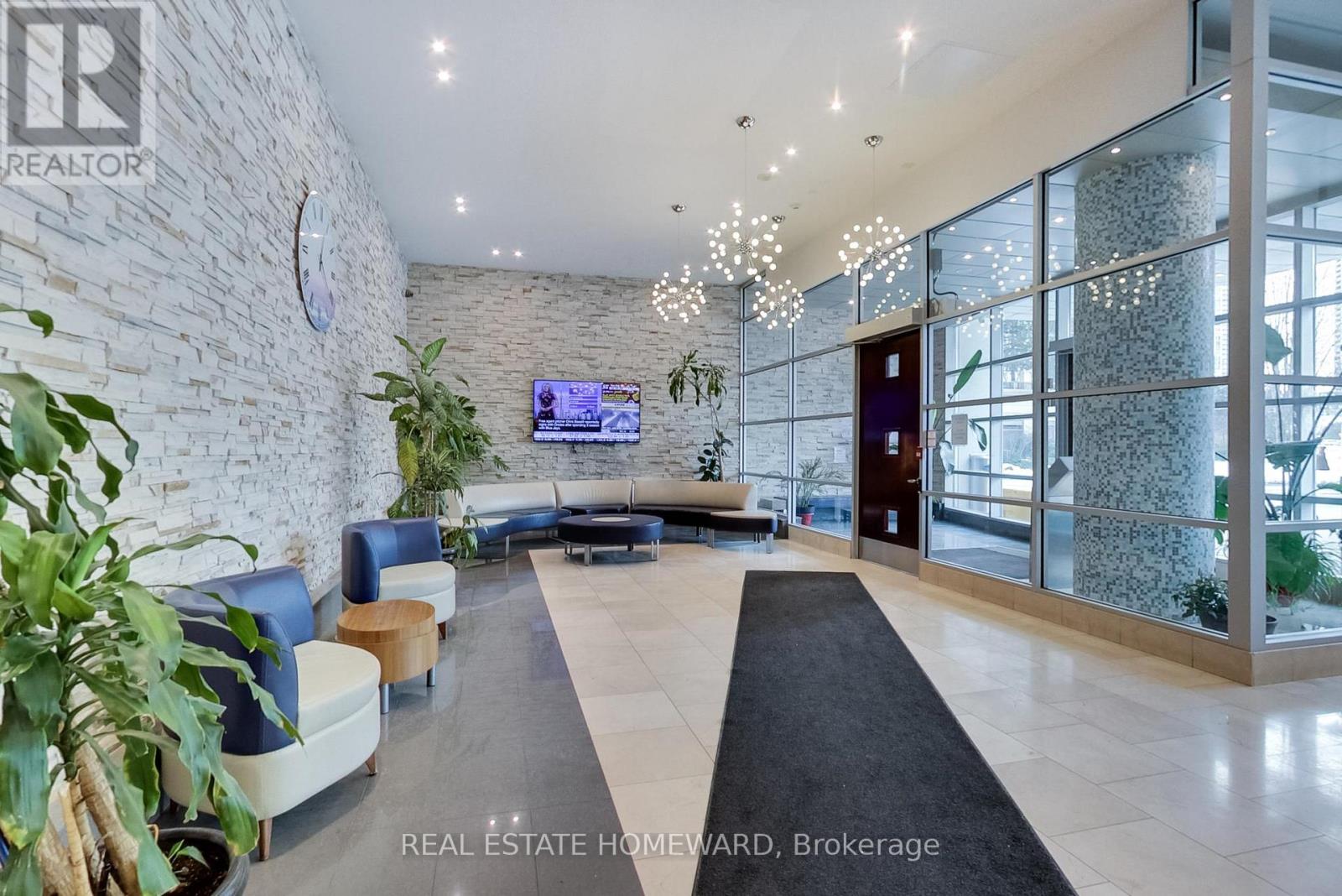 1910 - 3939 Duke Of York Boulevard, Mississauga, Ontario  L5B 4N2 - Photo 4 - W12801926