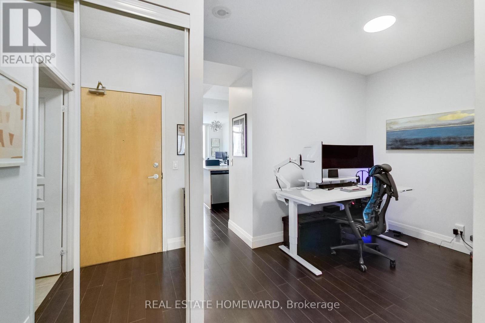 1910 - 3939 Duke Of York Boulevard, Mississauga, Ontario  L5B 4N2 - Photo 6 - W12801926