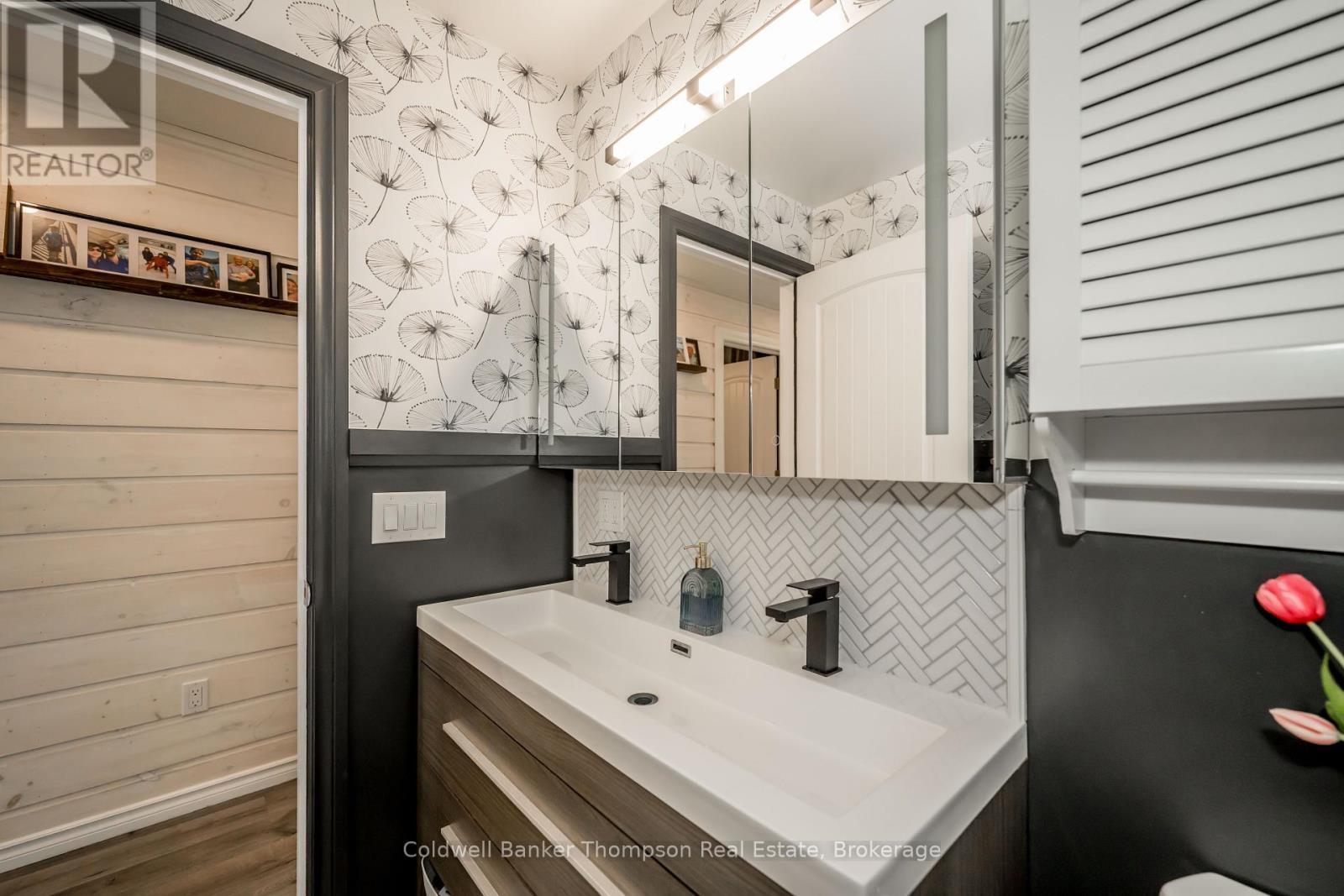 38 Susan Street W, Huntsville, Ontario P1H 1X2 - Photo 17 - X12802070