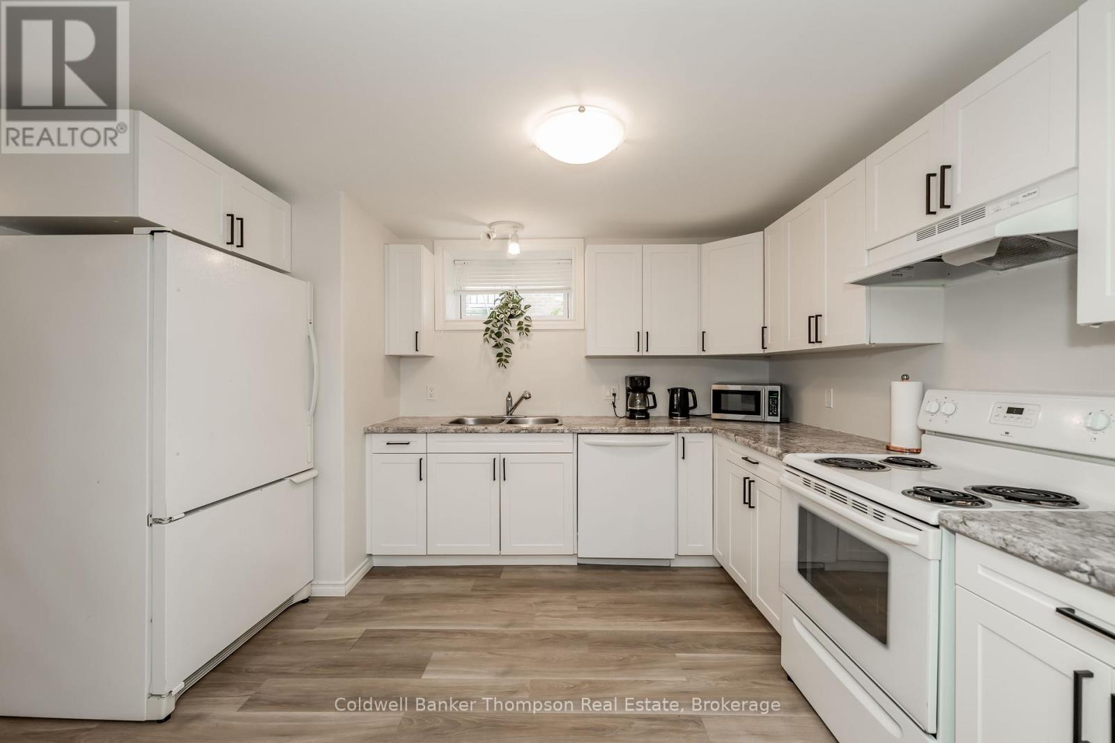 38 Susan Street W, Huntsville, Ontario P1H 1X2 - Photo 27 - X12802070