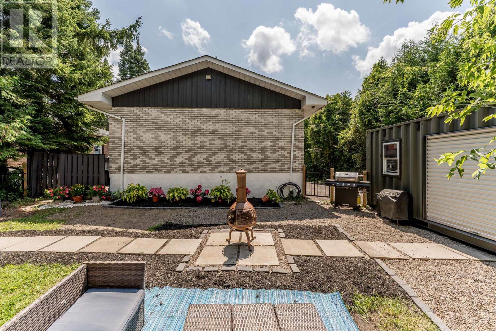 38 Susan Street W, Huntsville, Ontario P1H 1X2 - Photo 36 - X12802070