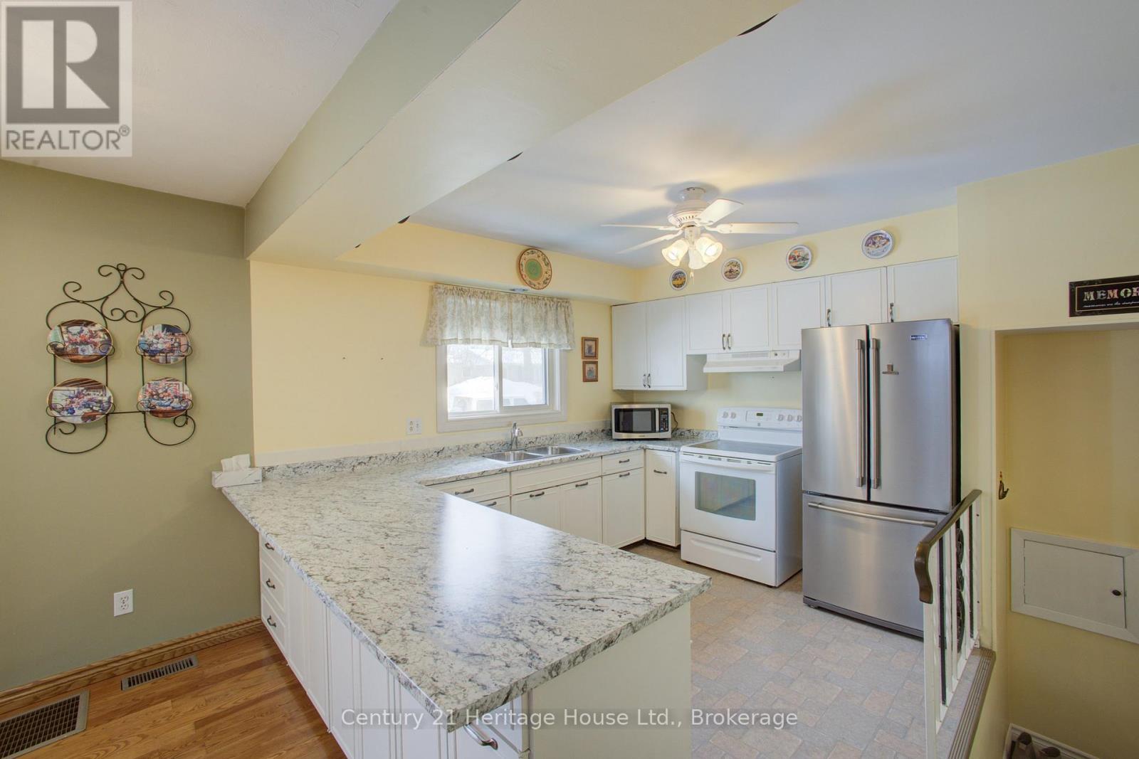 260 13th Avenue, Hanover, Ontario  N4N 2V8 - Photo 12 - X12802072