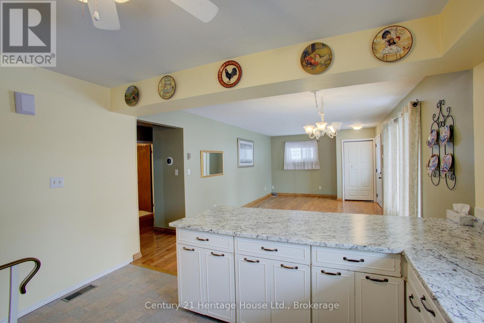 260 13th Avenue, Hanover, Ontario  N4N 2V8 - Photo 14 - X12802072