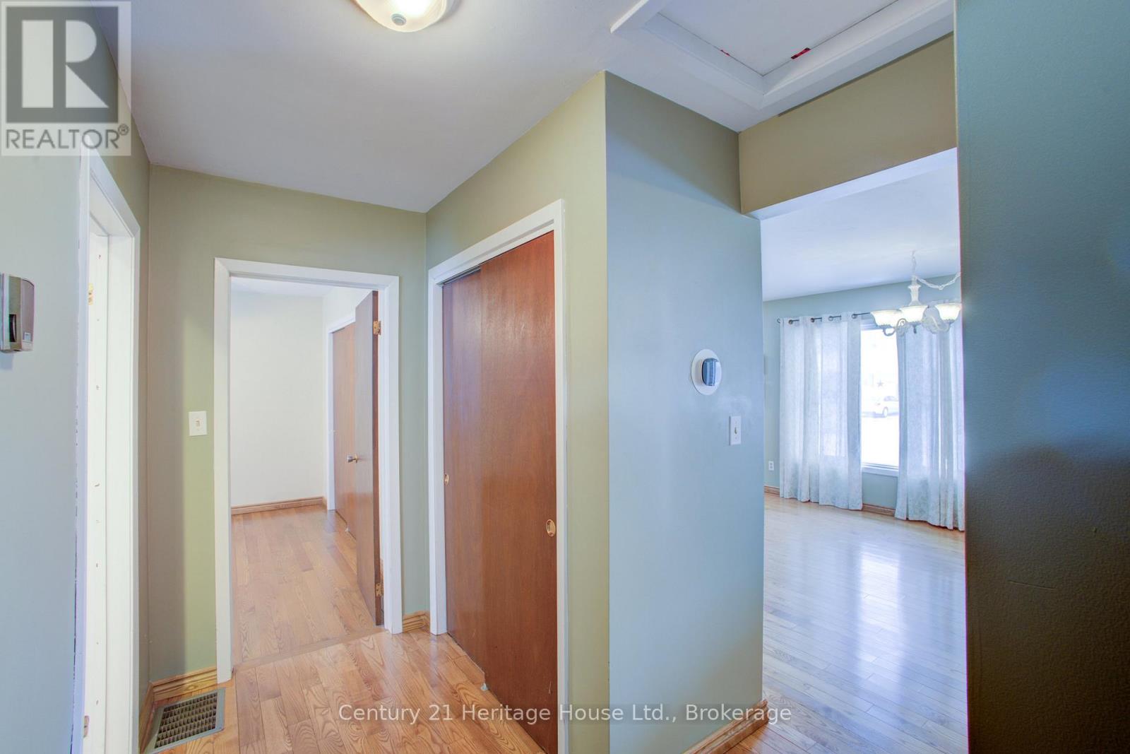 260 13th Avenue, Hanover, Ontario  N4N 2V8 - Photo 17 - X12802072