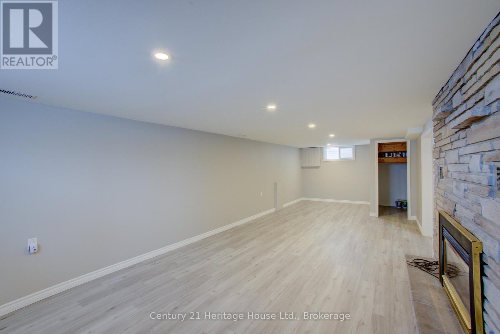 260 13th Avenue, Hanover, Ontario  N4N 2V8 - Photo 25 - X12802072