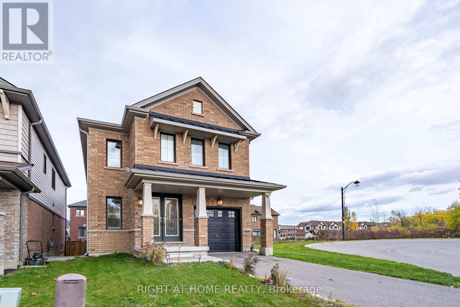 40 Hedges Crescent, Hamilton, Ontario  L8J 0K8 - Photo 4 - X12588494
