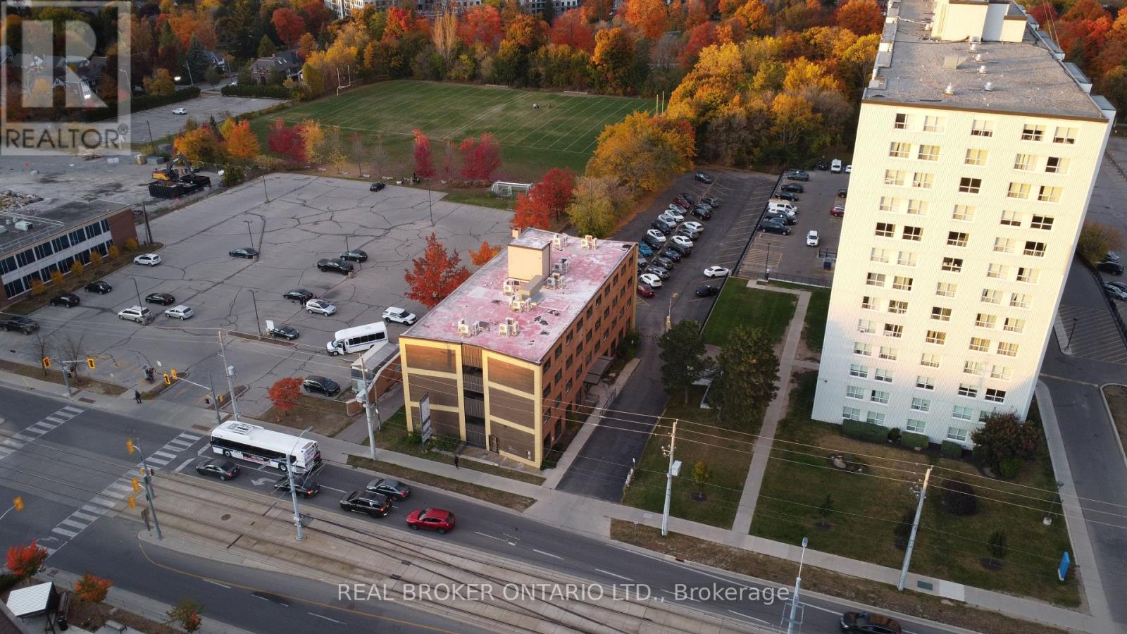 824 King Street W, Kitchener, Ontario  N2G 1G1 - Photo 9 - X12469416