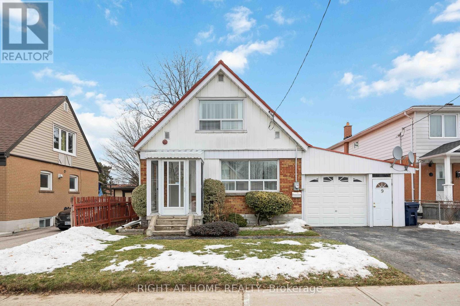 9 Bergen Road, Toronto, Ontario  M1P 1R8 - Photo 2 - E12801984