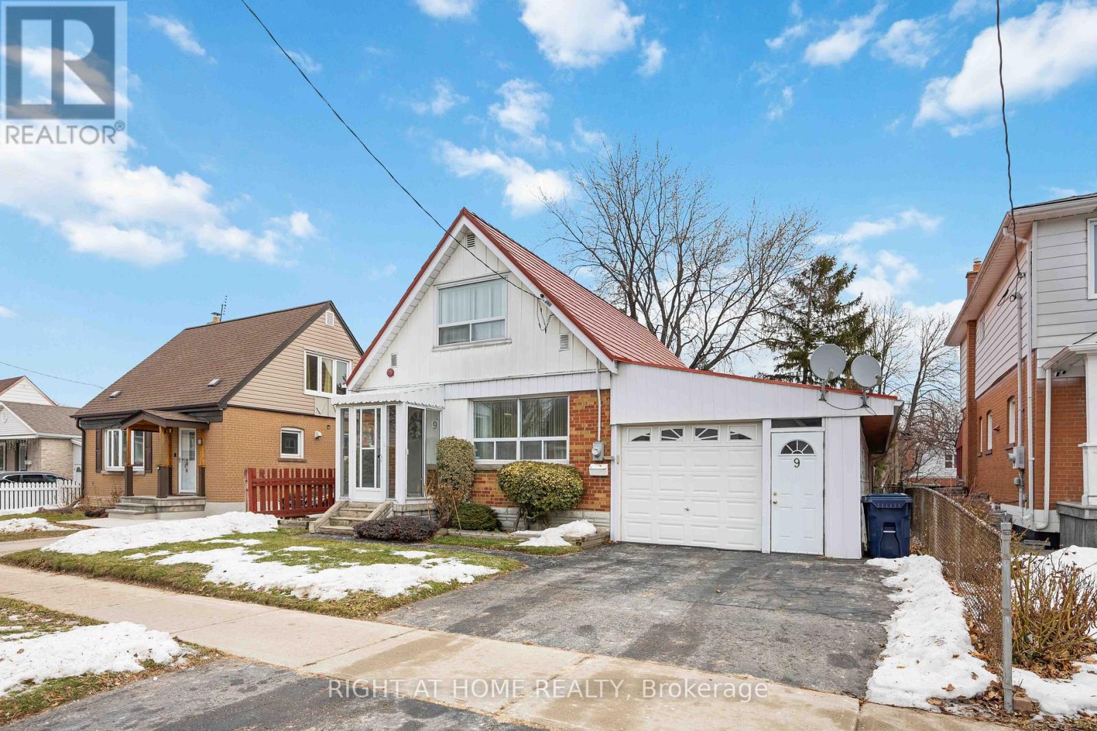 9 Bergen Road, Toronto, Ontario  M1P 1R8 - Photo 3 - E12801984