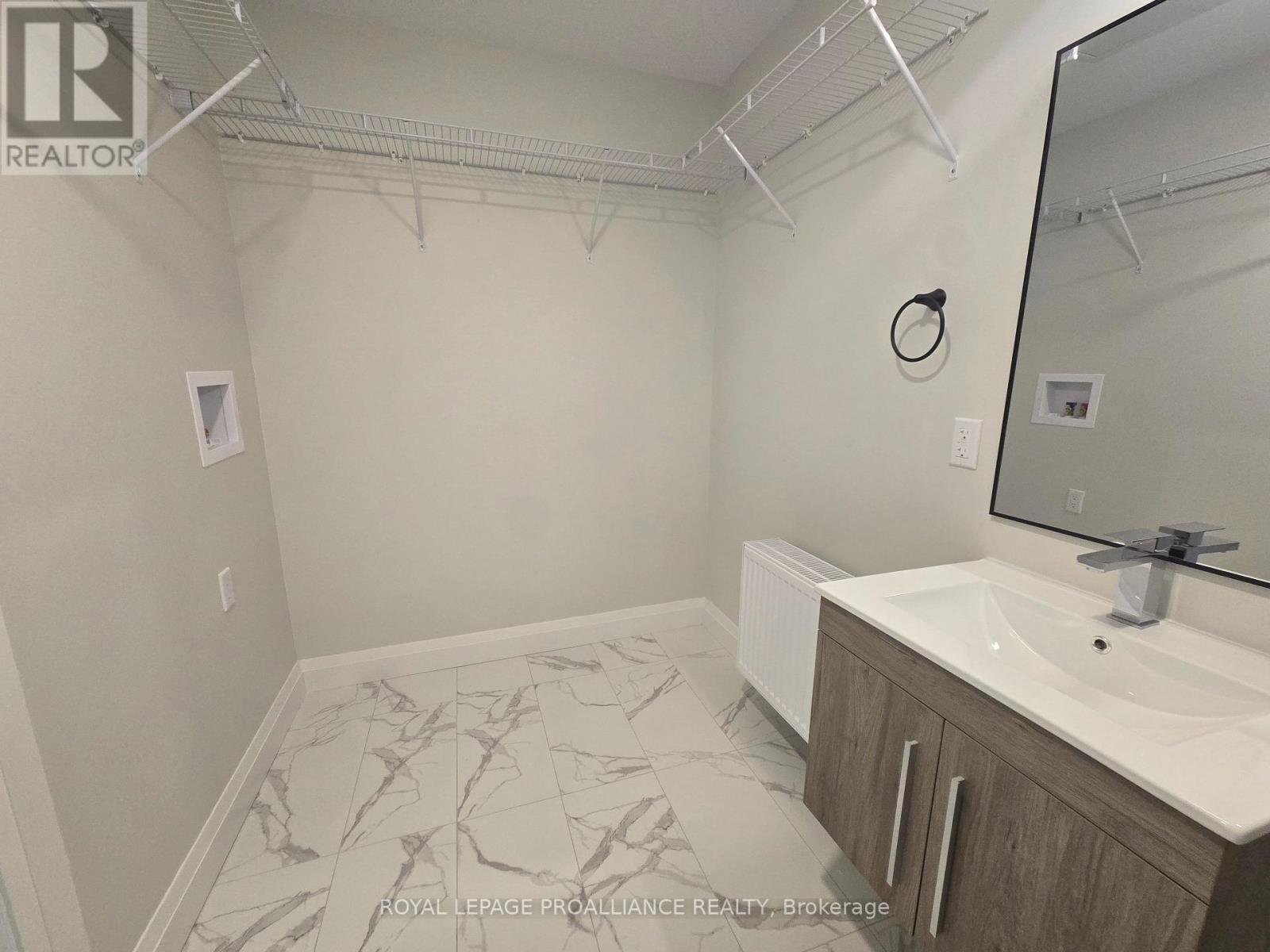 202 - 241 Front Street, Belleville (Belleville Ward), Ontario  K8N 2Z6 - Photo 12 - X12802046