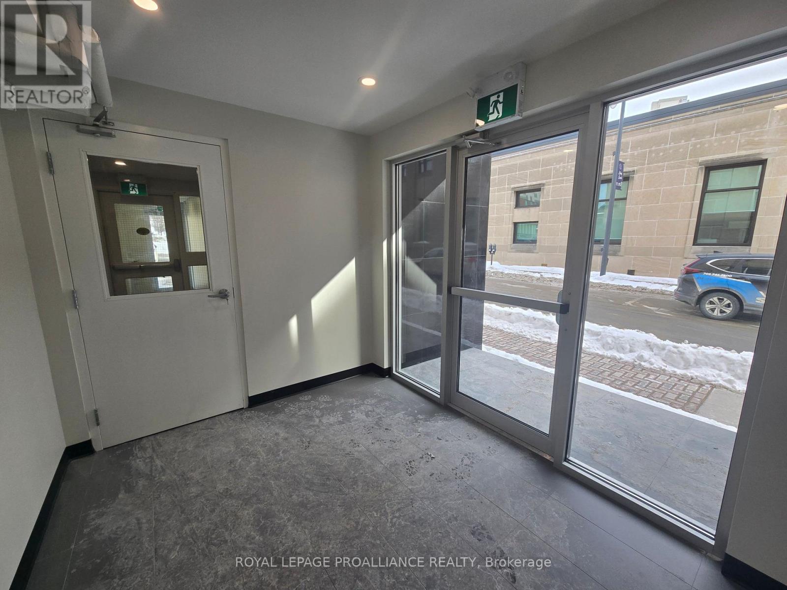 202 - 241 Front Street, Belleville (Belleville Ward), Ontario  K8N 2Z6 - Photo 3 - X12802046