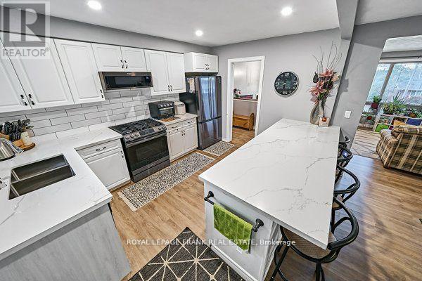 45 Beechwood Drive, Peterborough (Monaghan Ward 2), Ontario  K9J 1M2 - Photo 12 - X12802270