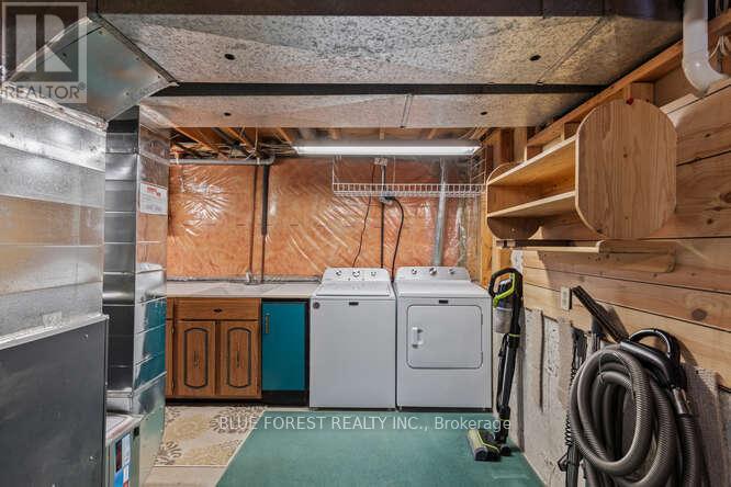 190 Elizabeth Street, Southwest Middlesex, Ontario  N0L 1M0 - Photo 27 - X12801998