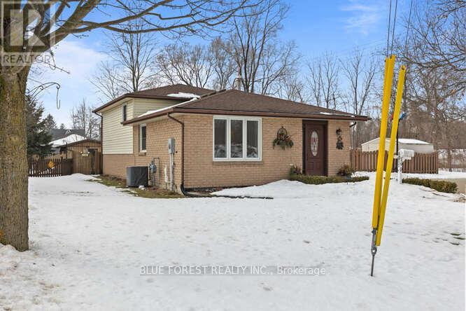 190 Elizabeth Street, Southwest Middlesex, Ontario  N0L 1M0 - Photo 3 - X12801998