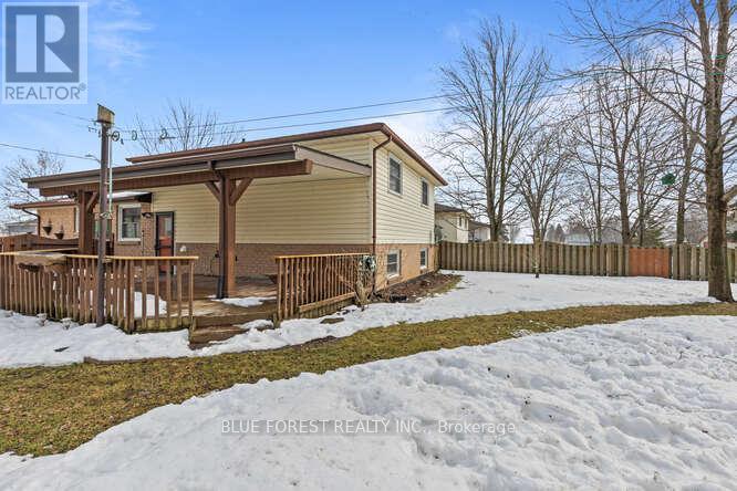 190 Elizabeth Street, Southwest Middlesex, Ontario  N0L 1M0 - Photo 33 - X12801998