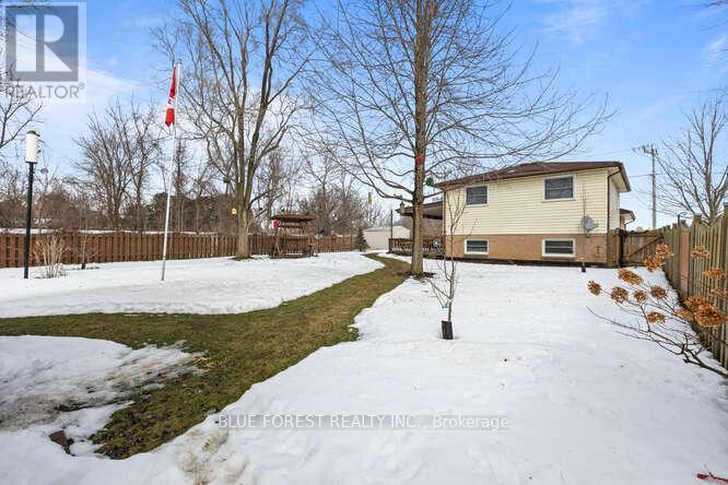 190 Elizabeth Street, Southwest Middlesex, Ontario  N0L 1M0 - Photo 37 - X12801998