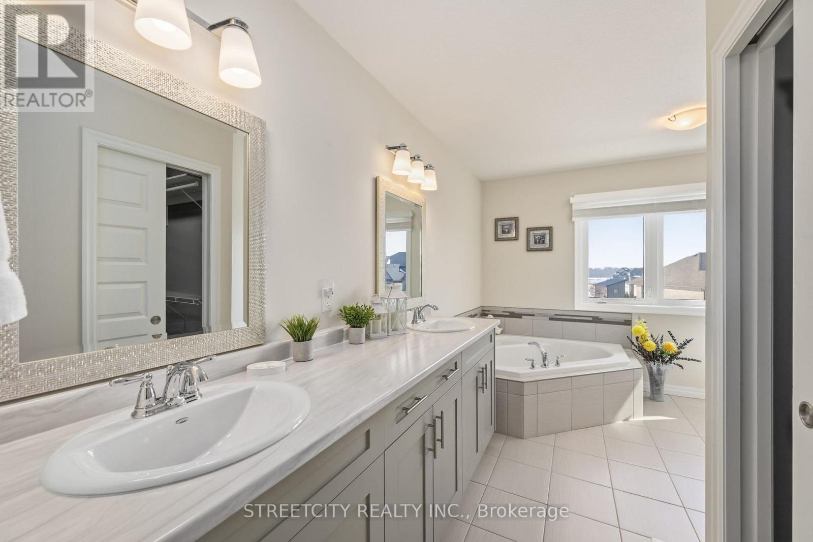 102 Timberwalk Trail, Middlesex Centre, Ontario  N0M 2A0 - Photo 28 - X12802116