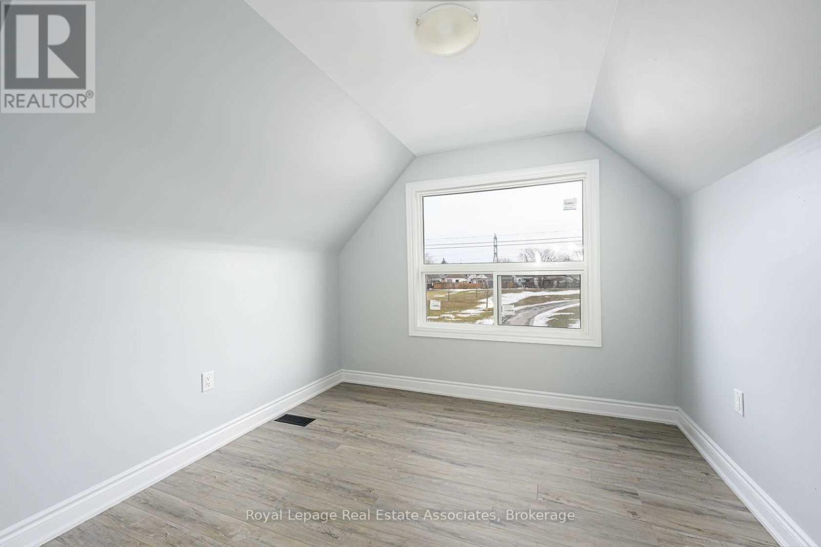 Upper - 305 Weir Street N, Hamilton (Homeside), Ontario  L8H 5G4 - Photo 15 - X12801854