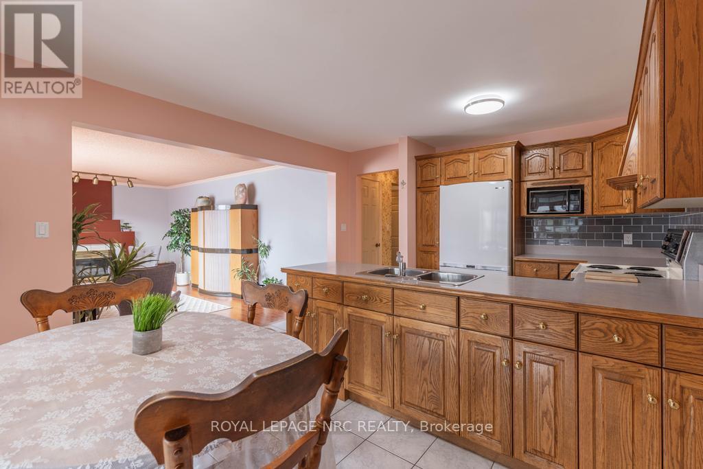 83 First Street Louth, St. Catharines, Ontario  L2S 2T7 - Photo 13 - X12801886