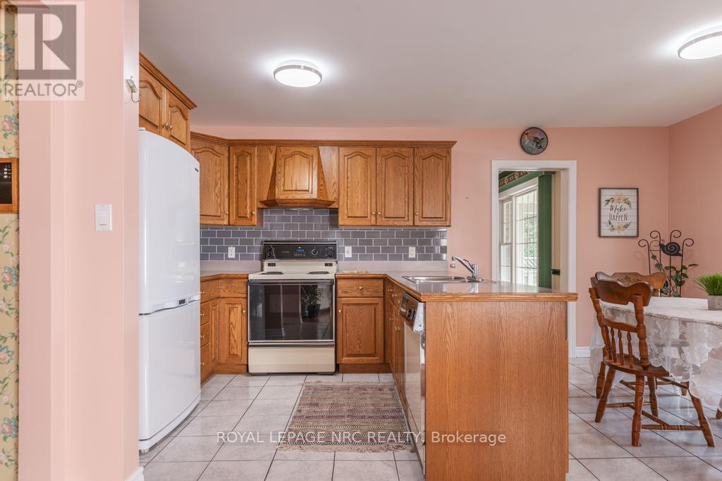 83 First Street Louth, St. Catharines, Ontario  L2S 2T7 - Photo 14 - X12801886