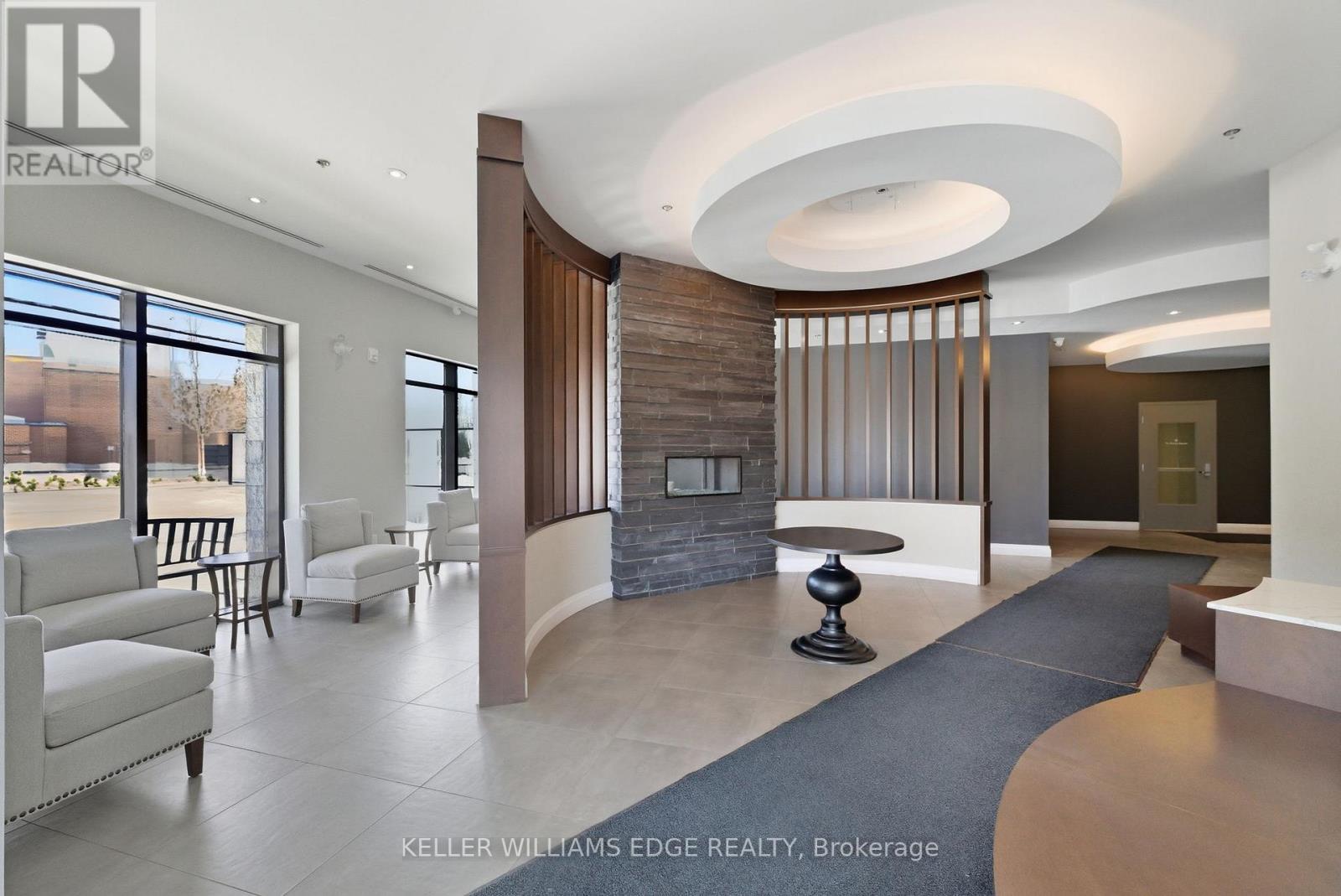 425 - 1 Redfern Avenue, Hamilton, Ontario  L9C 0E6 - Photo 2 - X12801936