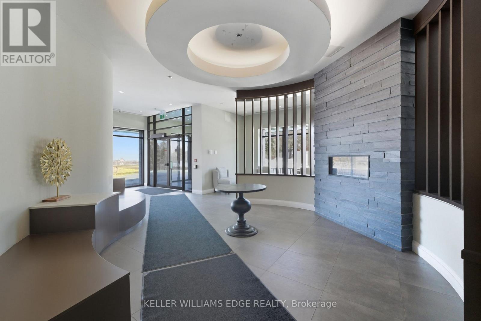 425 - 1 Redfern Avenue, Hamilton, Ontario  L9C 0E6 - Photo 3 - X12801936