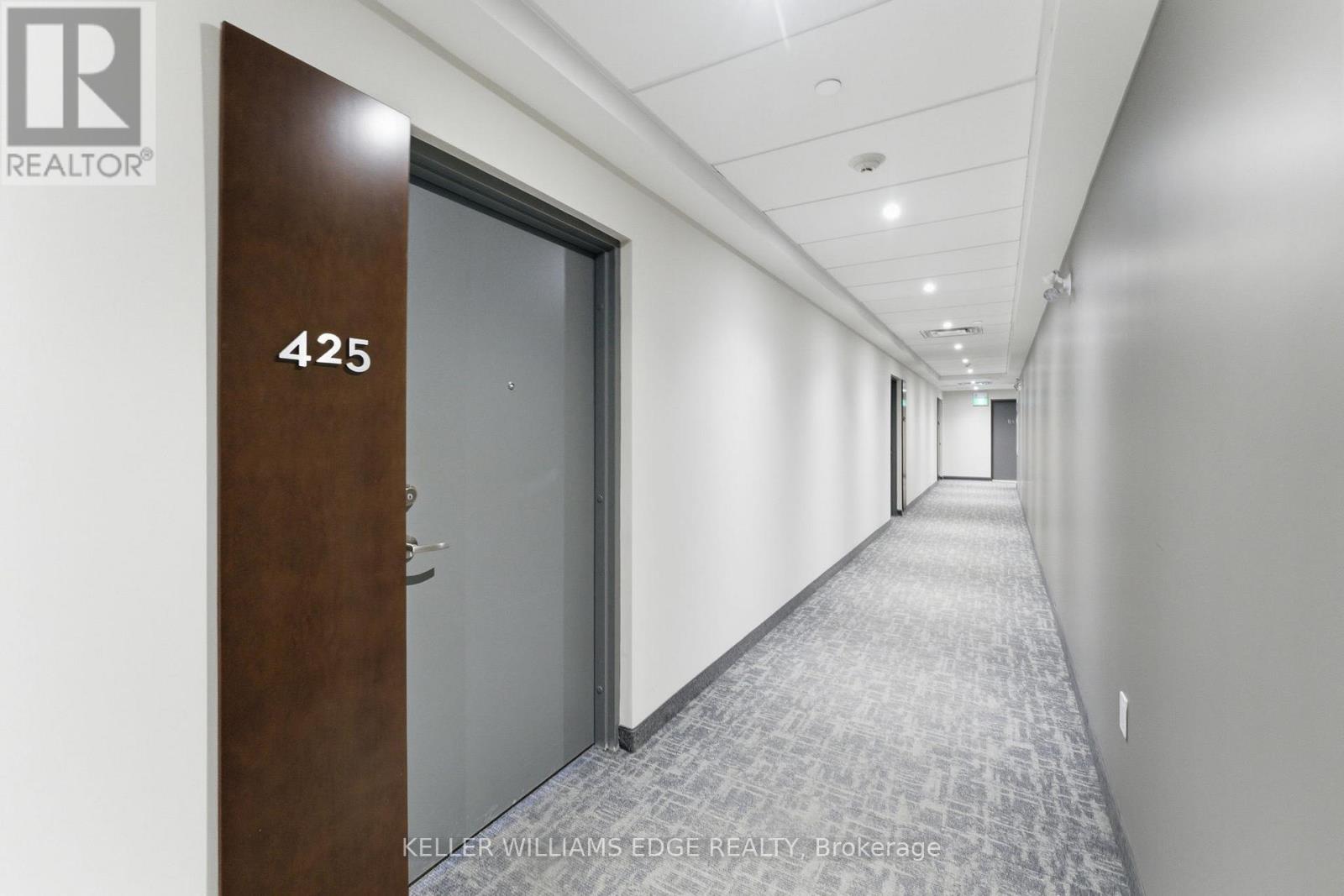 425 - 1 Redfern Avenue, Hamilton, Ontario  L9C 0E6 - Photo 4 - X12801936