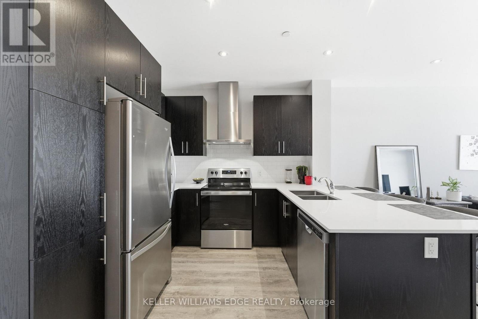 425 - 1 Redfern Avenue, Hamilton, Ontario  L9C 0E6 - Photo 7 - X12801936