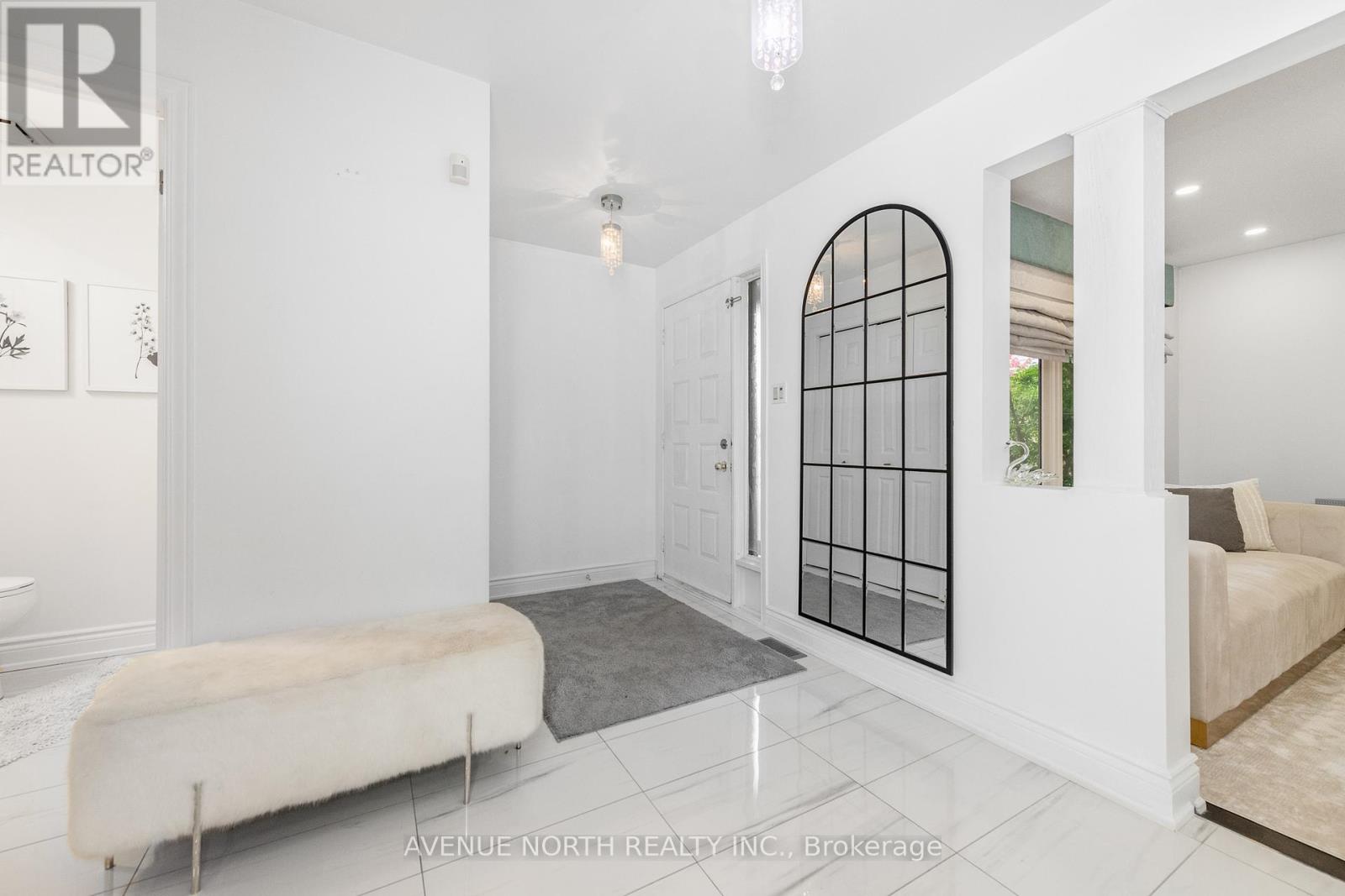 2163 Johnston Road, Ottawa, Ontario  K1G 5K2 - Photo 4 - X12802096