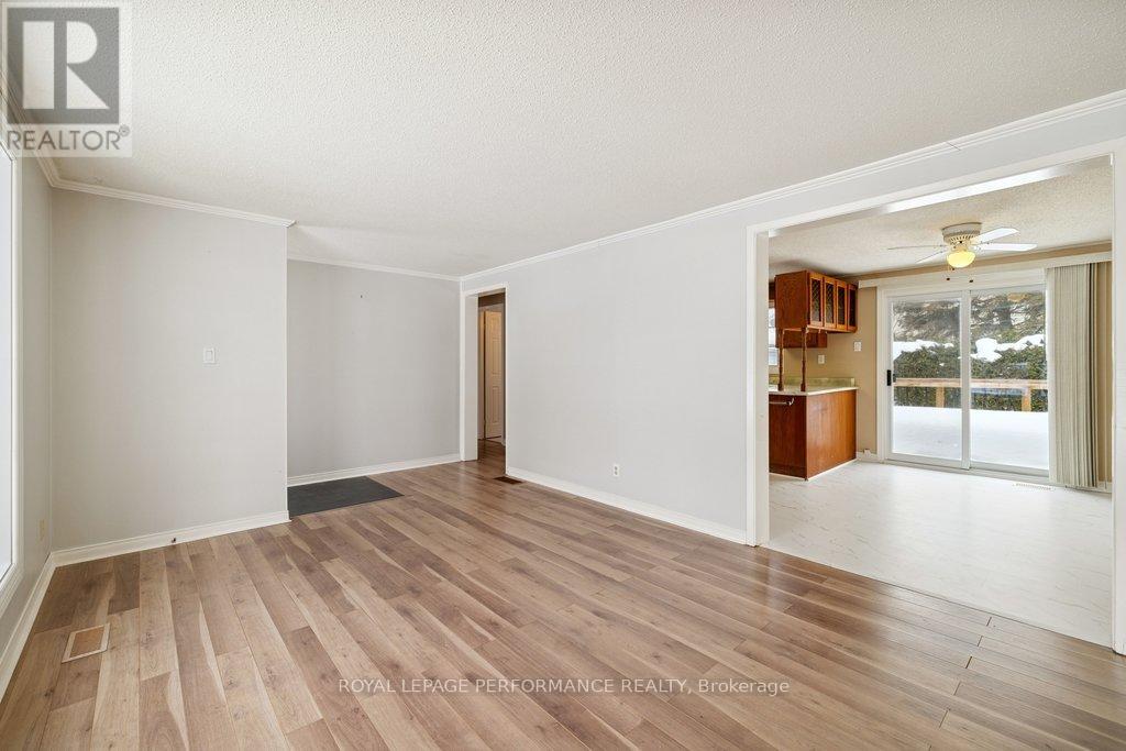 348 Amiens Street, Ottawa, Ontario  K1E 1N9 - Photo 5 - X12802124