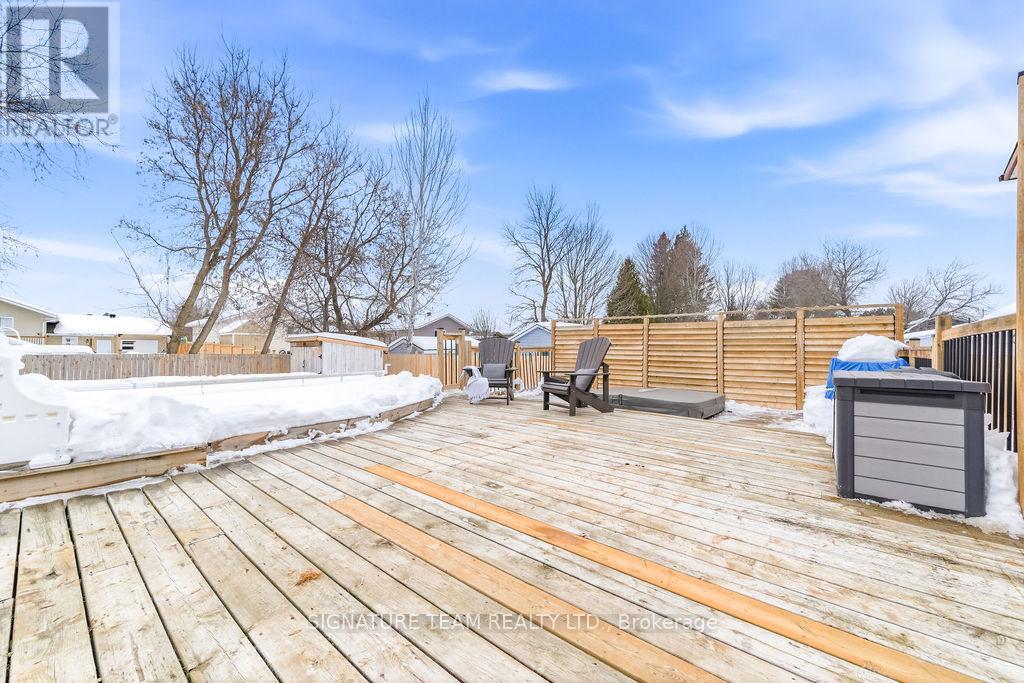 12 Russell Street, Petawawa, Ontario  K8H 1T9 - Photo 10 - X12802248