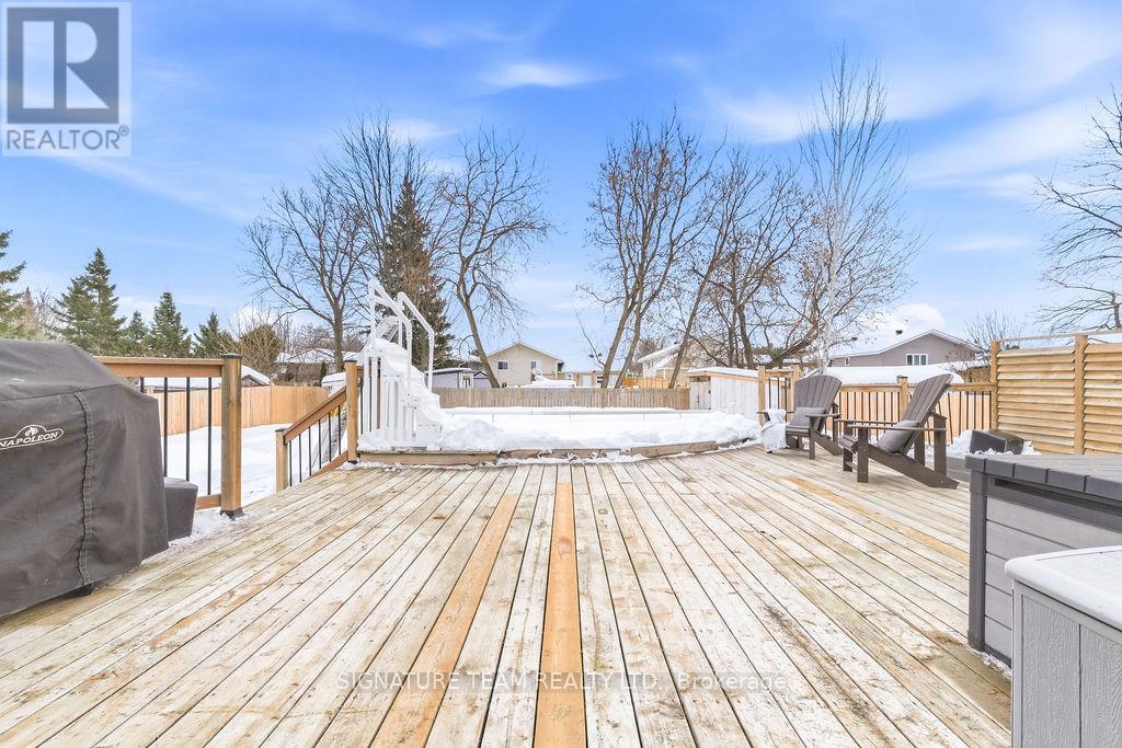 12 Russell Street, Petawawa, Ontario  K8H 1T9 - Photo 4 - X12802248