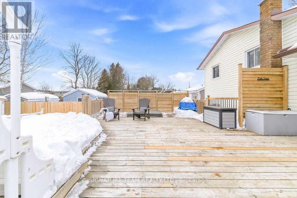 12 Russell Street, Petawawa, Ontario  K8H 1T9 - Photo 8 - X12802248