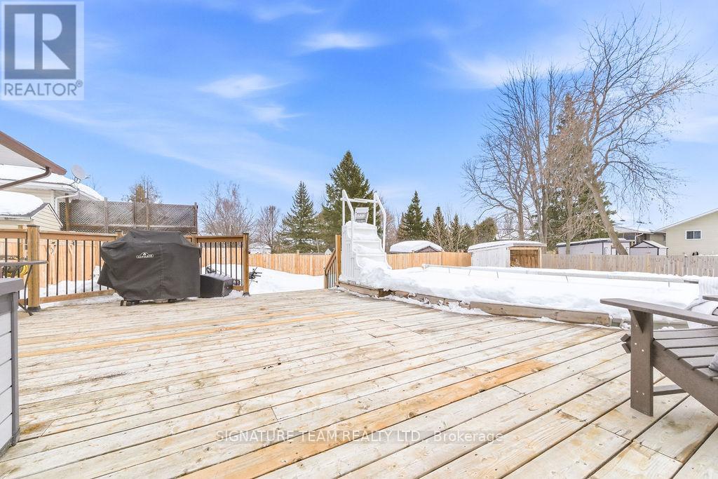 12 Russell Street, Petawawa, Ontario  K8H 1T9 - Photo 9 - X12802248