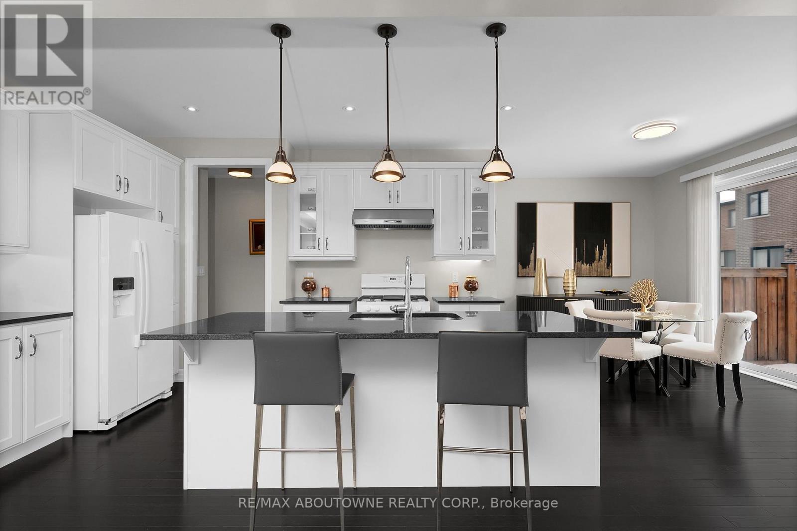 282 Bethpage Drive, Oakville, Ontario  L6M 5K9 - Photo 3 - W12801802