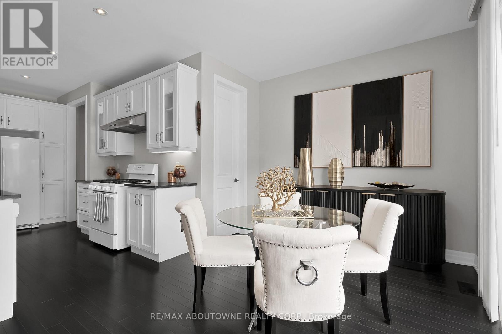 282 Bethpage Drive, Oakville, Ontario  L6M 5K9 - Photo 6 - W12801802