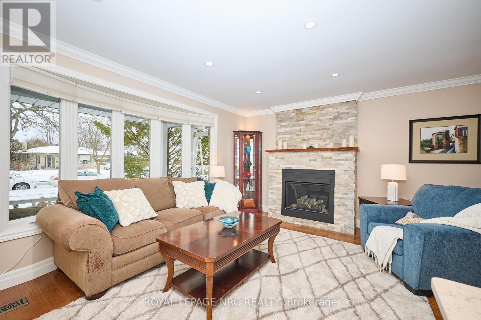 29 Westgate Park Drive, St. Catharines, Ontario  L2N 5W8 - Photo 4 - X12802038