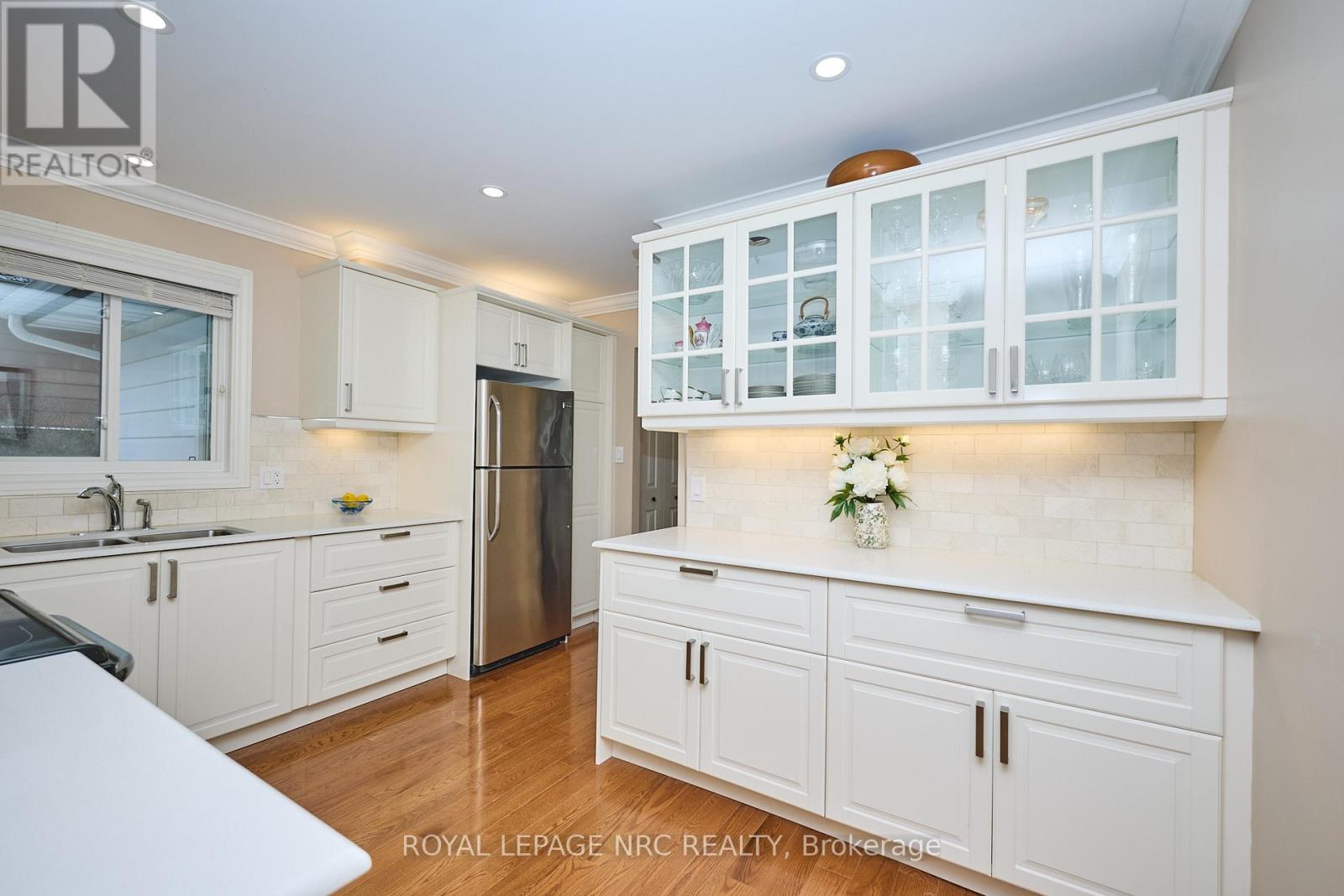 29 Westgate Park Drive, St. Catharines, Ontario  L2N 5W8 - Photo 7 - X12802038