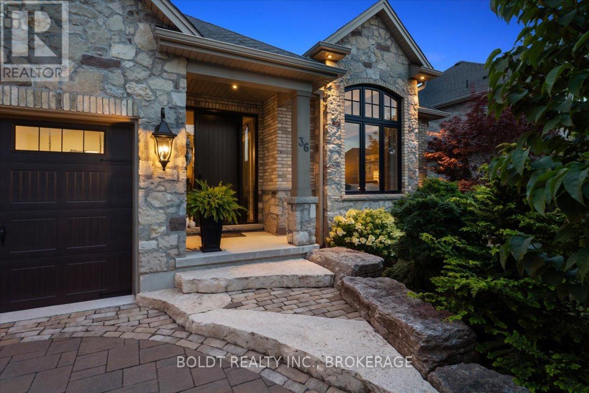 36 Philmori Boulevard, Pelham (Fonthill), Ontario  L0S 1E5 - Photo 2 - X12802040