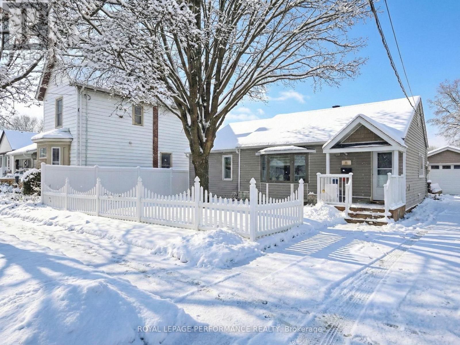 63 Wilson Street E, Perth, Ontario  K7H 1M2 - Photo 2 - X12760680