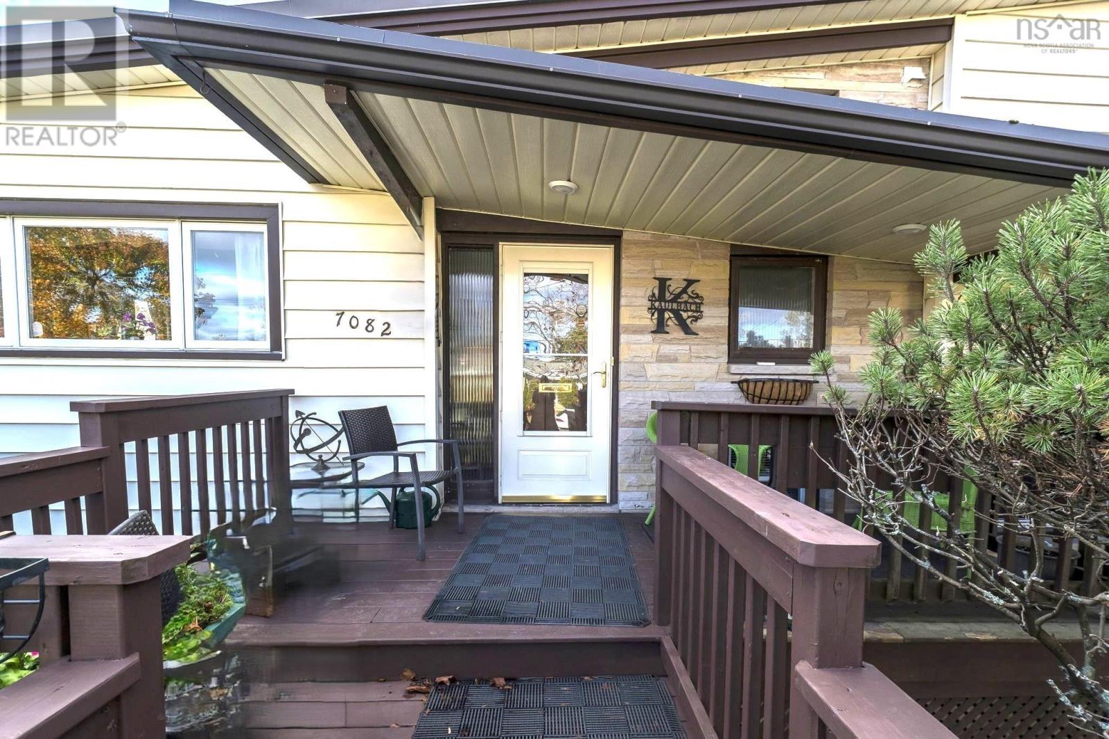 7082 Murdoch Avenue, Halifax, Nova Scotia  B3L 2G7 - Photo 3 - 202603044