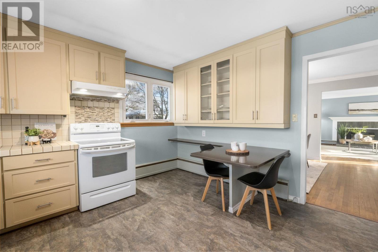 7082 Murdoch Avenue, Halifax, Nova Scotia  B3L 2G7 - Photo 5 - 202603044