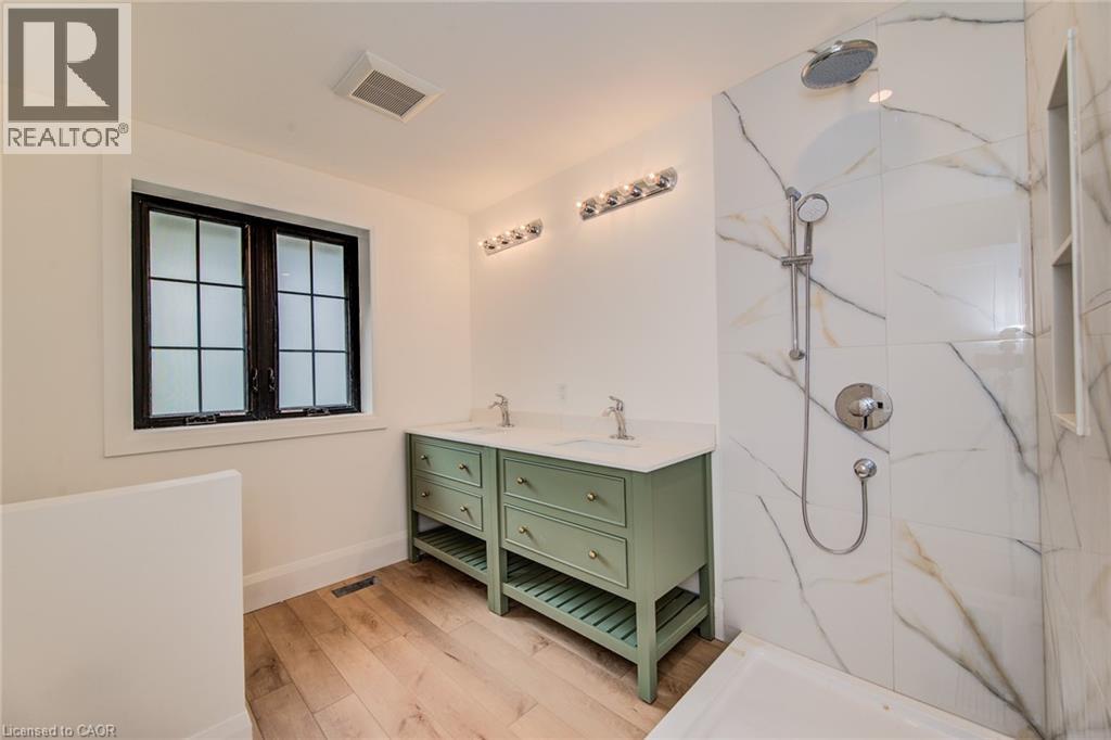 101 Wood Street, Kitchener, Ontario  N2G 2H9 - Photo 34 - 40806090