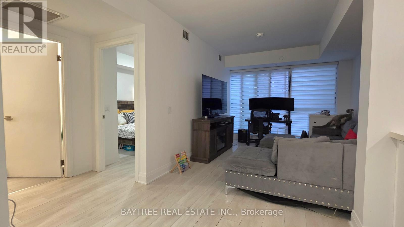 402 - 33 Frederick Todd Way, Toronto (Thorncliffe Park), Ontario  M4G 0C9 - Photo 15 - C12802082