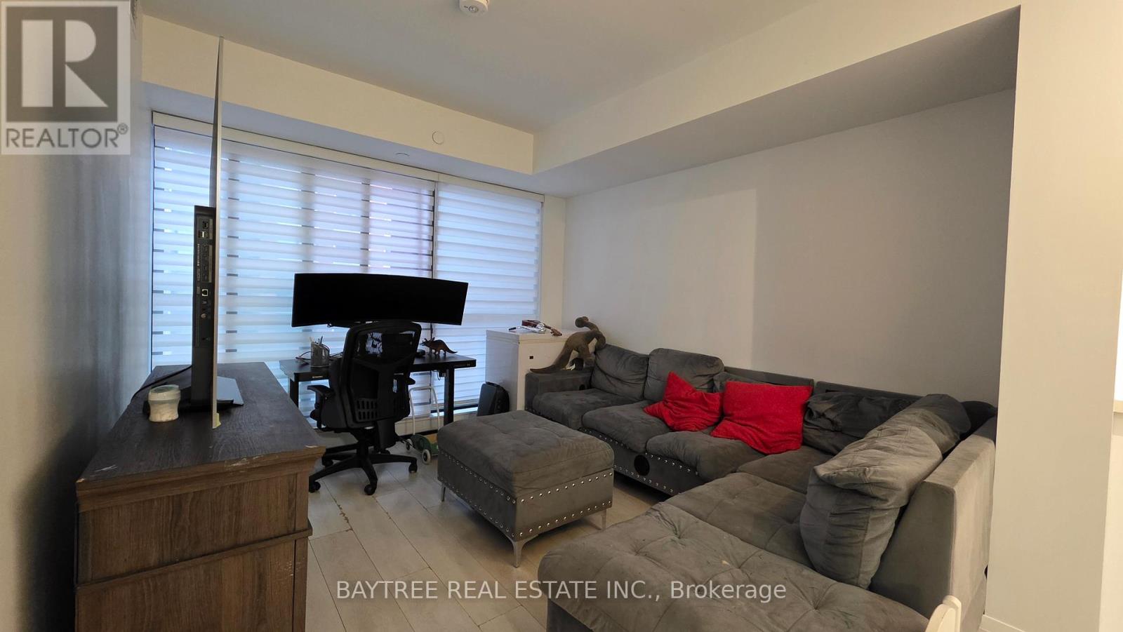 402 - 33 Frederick Todd Way, Toronto (Thorncliffe Park), Ontario  M4G 0C9 - Photo 5 - C12802082