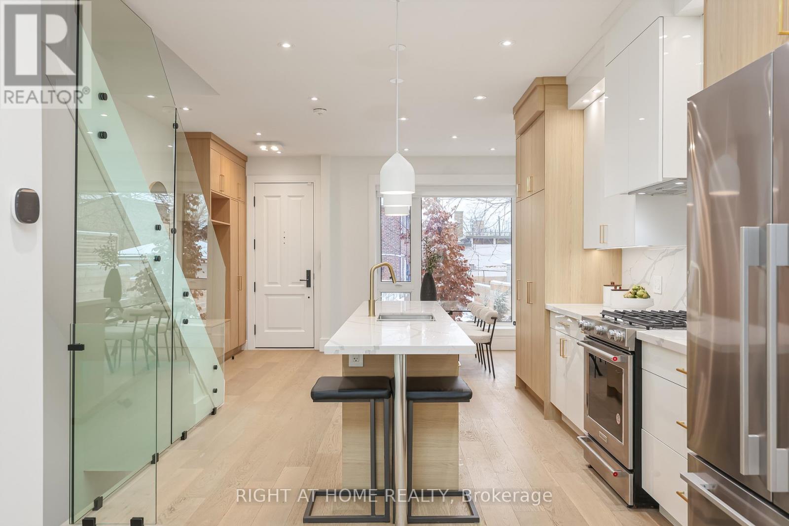 193 Winnett Avenue, Toronto (Humewood-Cedarvale), Ontario  M6C 3L8 - Photo 7 - C12802110